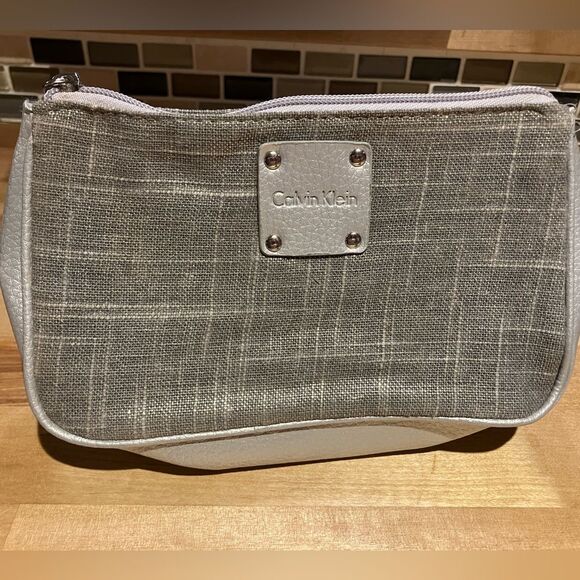 Calvin Klein clutch, silver, excellent condition - Picture 2 of 4